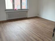 Wunderschöne 2 Zimmer + Wohnküche, Balkon - Erstbezug nach Sanierung - Duisburg