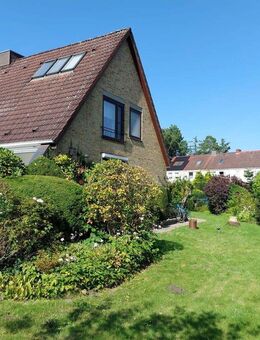HH-Langenhorn, Doppelhaushälfte mit schönem Grundstück in parkartiger Umgebung - Hamburg