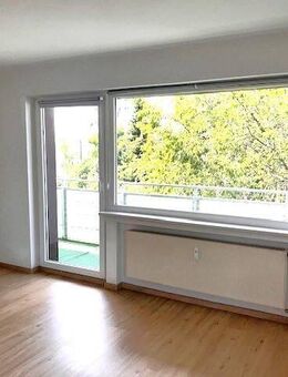 Familienfreundliche 3 Zimmer -Wohnung mit Balkon. Garage. Helle und Große Zimmer. Nähe Stadtzentrum. - Villingen-Schwenningen