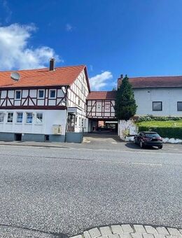 Charmante Gaststätte mit ca. 300m² und zwei Wohnungen auf großzügigem Grundstück - Rotenburg (Fulda)