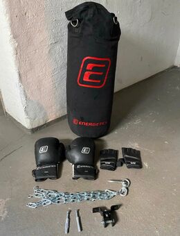Boxsack mit Boxhandschuhe - Essen