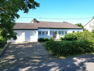 Ruhig gelegener Bungalow mit Einliegerwohnung, Balkon, Wintergarten, Terrasse und Doppelgarage auf einem großen Grundstück in Hinterweiler - Hinterweiler