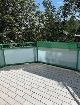 Klein, aber fein! 1-Zi-OG-Whg. mit sonnigem Balkon - Taufkirchen (Landkreis München)