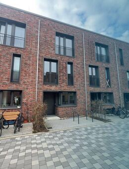 FAMILIEN AUFGEPASST: Modernes Reihenhaus mit 4,5 Zimmern, 2 Bädern, EBK, Terrasse, Keller u.v.m. in Hannover - Hannover