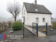 NEUER PREIS! Freistehendes Einfamilienhaus mit Garten, überdachter Terrasse & Garage in Daun - Daun