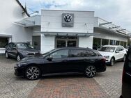 VW Golf, 2.0 TSI 8 VIII R-Line, Jahr 2022 - Pasewalk