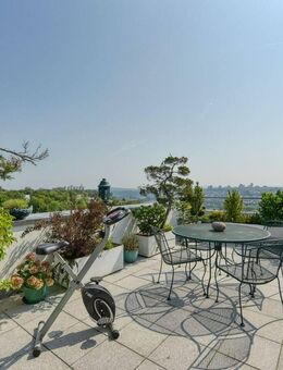 +++ Penthouse mit Dach-Terrasse & Wintergarten - Panorama-See- & Bergblick - Schwimmbad & Sauna - inkl. Garage & EBK +++ - Stuttgart
