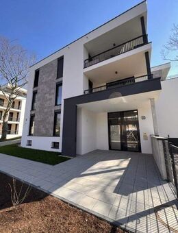 Familienfreundlicher Neubau nahe RBL-Stadion | 5 Zimmer, XXL-Wohnen mit Kamin, 2 Kinderzimmer, Arbeitszimmer, 2 Terrassen & TG-Stellplätze - Leipzig
