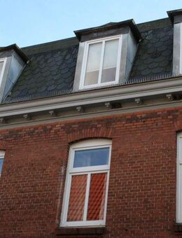 Komfortable 2-Zimmer-Dachgeschosswohnung direkt in der Rendsburger Altstadt - Rendsburg