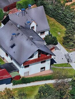 Großzügiges Wohnen in zwei Häusern auf großem Grundstück. - Beselich