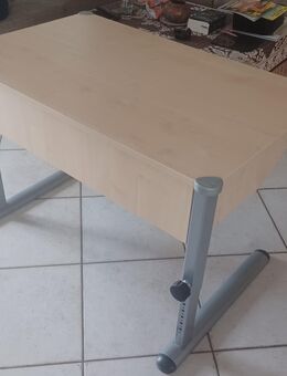 Kinderschreibtisch ( mit Wachsend) - Wettstetten