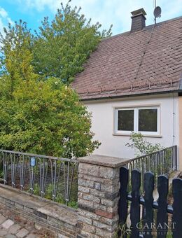 Eine "kleine" Doppelhaushälfte mit großzügigem Garten in Hof ! - Hof