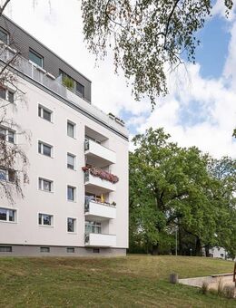 Bezugsfreie, energieeffiziente 4-Zimmerwohnung mit sonnigem Balkon - Berlin