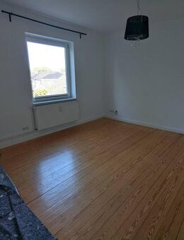 Gemütliche 2-Zi-Wohnung mit modernem Bad und EBK zu vermieten - Stelle