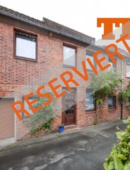 TT bietet an: Zeitlose Substanz trifft auf kreative Individualität - Großzügiges Reihenmittelhaus mit traumhaftem Garten im historischen Inselviertel - Wilhelmshaven