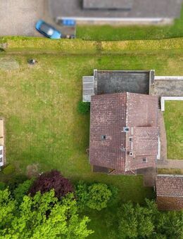 Freistehendes gepflegtes Einfamilienhaus auf großem Grundstück - Limburg (Lahn)