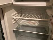 Alt, aber kalt: Kühlschrank zu verschenken - Hürth