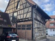 * Sehr interessant mit vielen Möglichkeiten * Zentrales Stadthaus mit Scheune und Garage * - Ludwigsburg