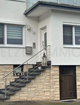 Edermünde: Modernisiertes Zwei-Parteien-/Mehrgenerationenhaus mit Balkon und Garage - Edermünde