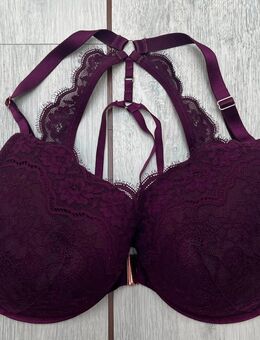 BH mit Vorderverschluss von Hunkemöller, Gr. 75F ind aubergine - Kassel