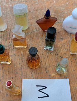 verkaufe 15 mini flaschen parfum - Wuppertal