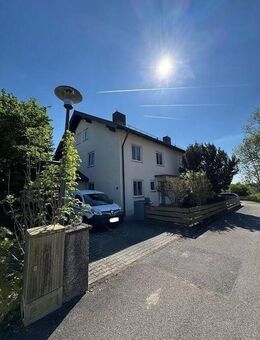 Energetisch modernisierte DHH mit 118 m² Wohnfläche, Garage und 380 m² Grundstück in Langenpreising - Langenpreising