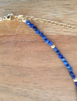 Boho Kette mit kleinen facettierten Lapis Lazuli Perlen und goldfarbenen Zwischenperlen aus Kupfer - Thaleischweiler-Fröschen