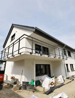 == Modernisierte 3-Zimmer-Wohnung mit Balkon - Erstbezug im OG in Detmold-Pivitsheide == - Detmold