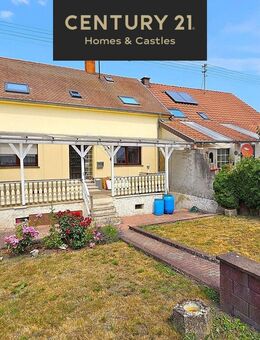 Charmante 3 ZKB, DG Wohnung inkl. Terrasse, Garten und eigenem Stellplatz in Friedrichsthal - Friedrichsthal (Saarland)