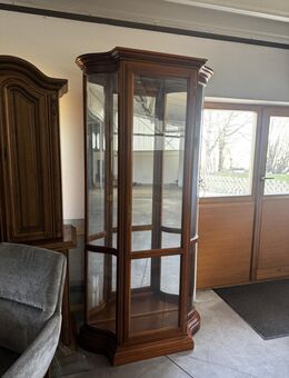 Hochwertige Vitrine Schrank Holz mit Glas & Beleuchtung – klassisches Design - Überlingen Zentrum