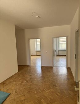 Top-sanierte 3-Zi-Wohnung,zentral gelegen mit Balkon und Stellplatz - Gera