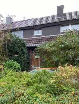 Kleines Zweifamilienhaus als Reihenmittelhaus in Krefeld zu verkaufen - Krefeld