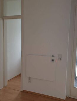 Balkon, 2 Bäder mit Dusche+Wanne+Fenster, neue Heizung und Stellplatz am Haus im sanierten Altbau - Lauter-Bernsbach