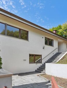 Charmantes Ein- bis Zweifamilienhaus auf weitläufigem Grundstück in attraktiver Lage von Heidenheim - Heidenheim (Brenz)