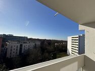 RESERVIERT! Toller Ausblick über die Dächer von München! Helle 2 Zimmer-Wohnung mit TG-Stellplatz in Moosach - München