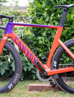 Rennrad Canyon Aeroad CF SLX 7 Disc eTap 2023 Gr. L Rot SRAM Rival AXS - München