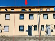Familienparadies mit 6 Zimmern am grünen Stadtrand... modernes Reihenmittelhaus mit sonniger Terrasse und 2 Kfz-Stellplätzen! - Haßfurt