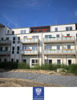 Individuell Wohnen im Erstbezug! Großes Wohnzimmer, schöner Balkon, modernes Bad! - Arnsdorf