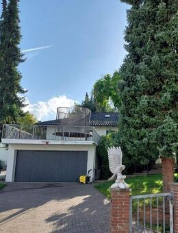 Freistehender Bungalow in Freisen OT, mit Wintergarten, Gartenterrasse, Garten und Doppelgarage (zusätzliche Tor-Zufahrt Rückseite) - Freisen