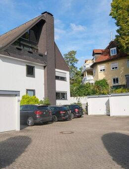 Naturnah in Zirndorf: 3,5-Zimmer-Dachgeschoss-Wohnung mit Loggia, Schwimmbad/Sauna-Nutzung - Zirndorf
