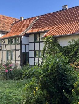 Denkmalgeschütztes Anwesen mit Ausbaupotenzial und Grünfläche - Grafschaft