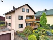 Freistehendes Zweifamilienhaus auf einem großen Grundstück in Feldrandlage - Karlsruhe