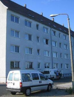 Schöne 3-Zimmer Wohnung, Küche, Bad (mit Einbauküche) - Schkölen