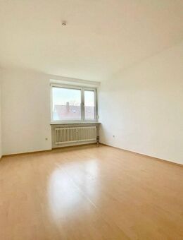 Frei ab 01.08.2025! Große & helle 2-Zimmer-Wohnung mit ca. 51,8 qm im zweiten Stock - Creußen