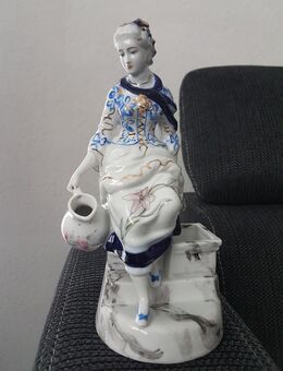 Alte Porzellan? Figur. - Kassel