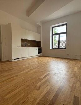 Historischer Flair trifft modernen Komfort - 3-Zimmer-Wohnung mit EBK und 2 Bädern - Halle (Saale)