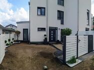 Terrassenwohnung auf 2 Etagen in einem 3-FH im Stil eines Doppelhauses. neuwertig, mit eigener Zufahrt - Berlin