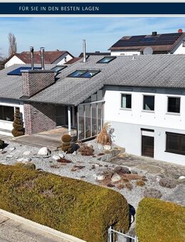 Exklusives Anwesen mit vielseitigen Möglichkeiten - Großzügigkeit, Komfort und ländliche Idylle - Buch (Erlbach)