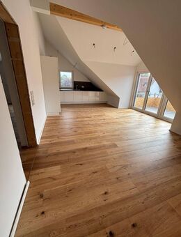 - ERSTBEZUG - HOCHWERTIGE 3-ZIMMER-DACHGESCHOSSWOHNUNG IN VILSHEIM - Vilsheim