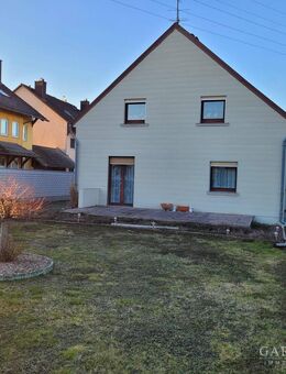 Zweifamilienhaus mit großem Grundstück in Stockstadt am Main - Stockstadt (Main)